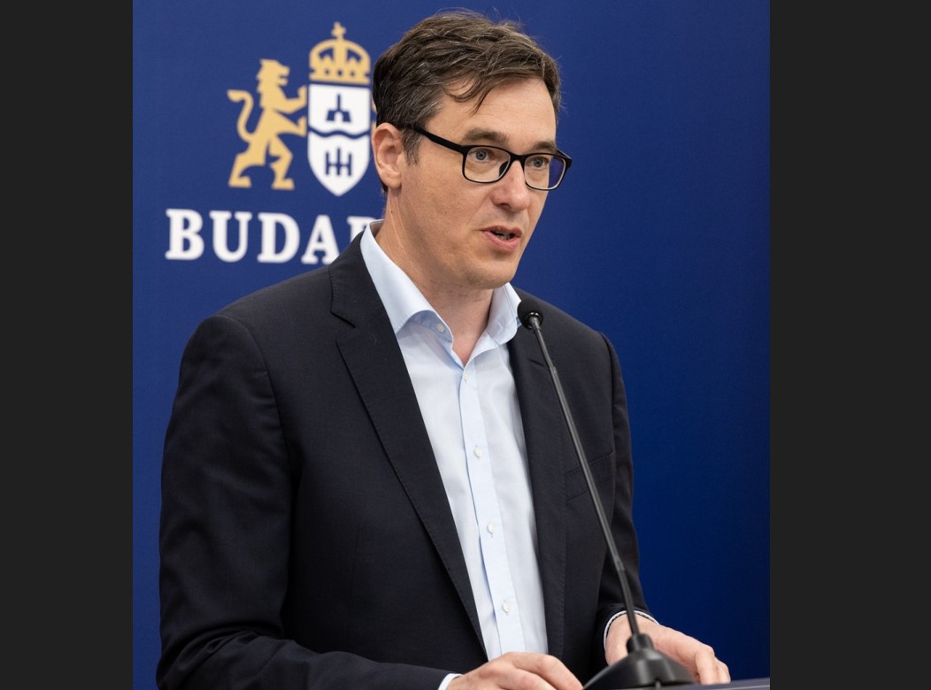 O L K T Mi A Helyzet Budapesten Tud E Jr Zni Kar Csony Gergely